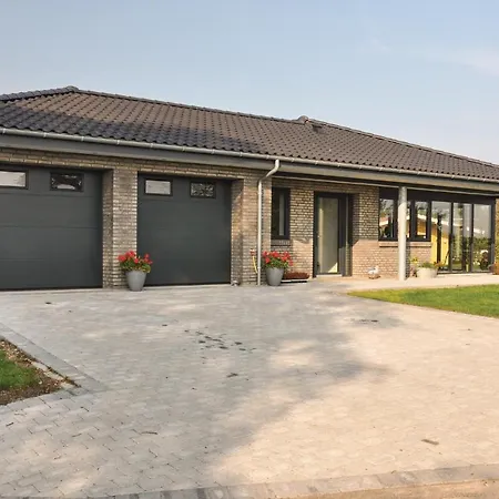 Four-bedroom In Hébergement de vacances *