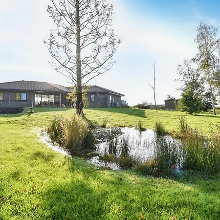 Hébergement de vacances Four-bedroom In *