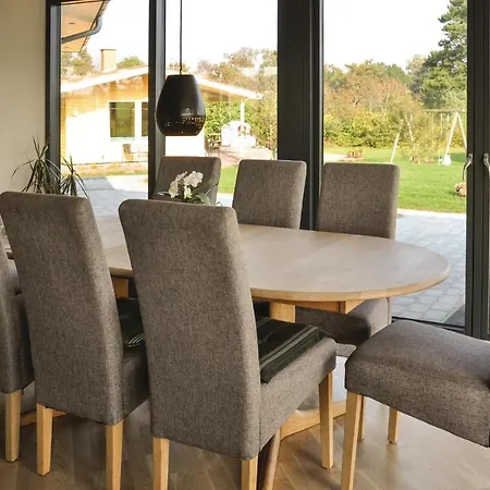 Four-bedroom In Hébergement de vacances *